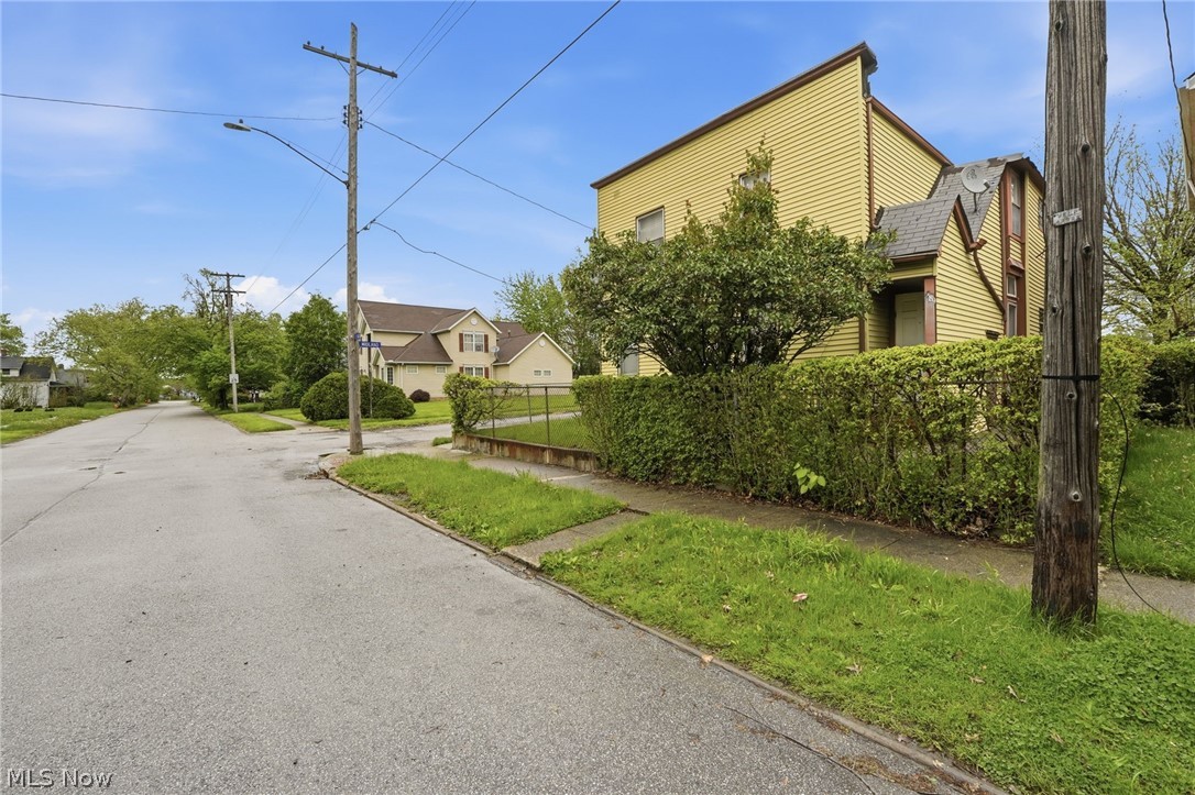 689 Midland Avenue Cleveland OH 44110