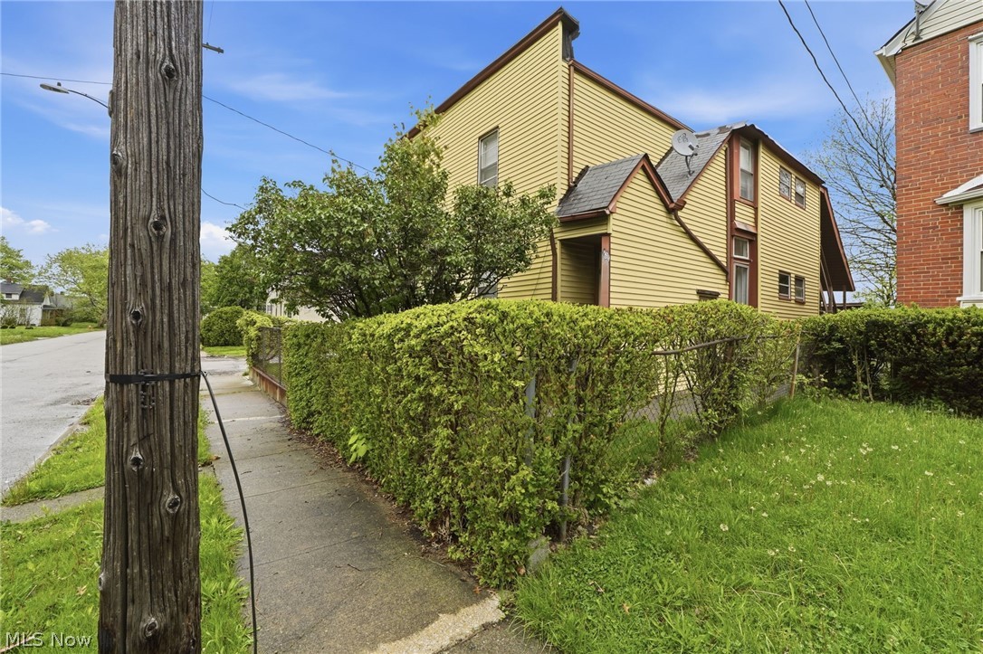 689 Midland Avenue Cleveland OH 44110