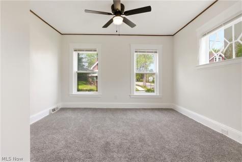 689 Midland Avenue Cleveland OH 44110