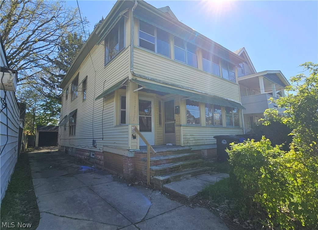11213 Linnet Avenue Cleveland OH 44111