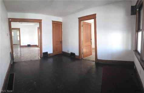 11213 Linnet Avenue Cleveland OH 44111