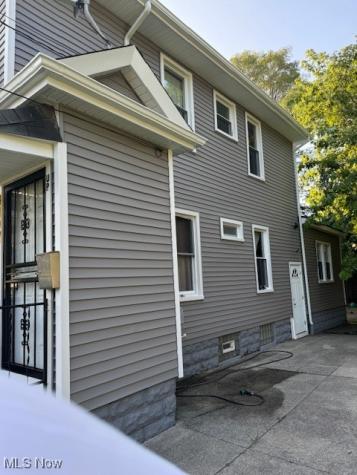 9107 Laisy Avenue Cleveland OH 44104