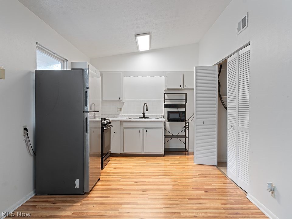 1921 Preston Avenue Akron OH 44305
