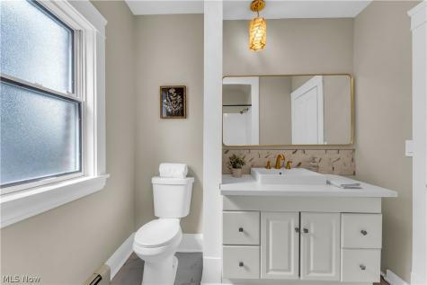 924 E 214th Street Euclid OH 44119