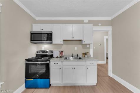 924 E 214th Street Euclid OH 44119