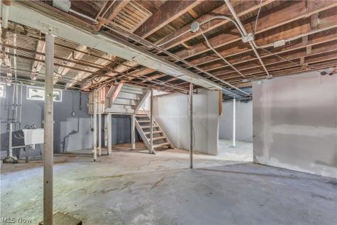 924 E 214th Street Euclid OH 44119