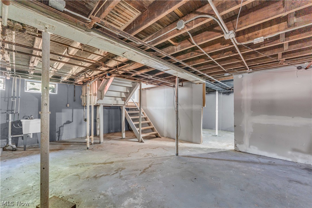 924 E 214th Street Euclid OH 44119
