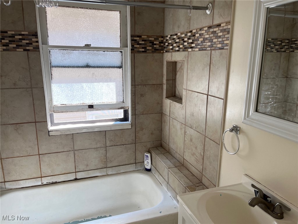 3707 Cecilia Avenue Cleveland OH 44109