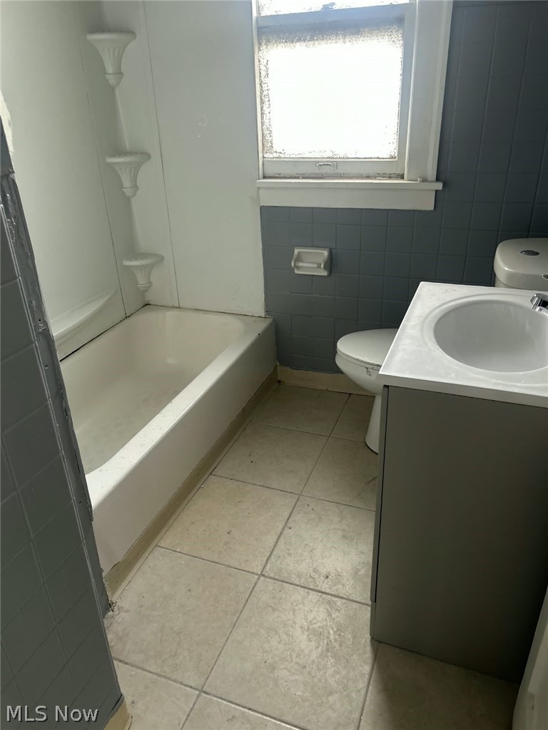 1069 Carlyon Road East Cleveland OH 44112