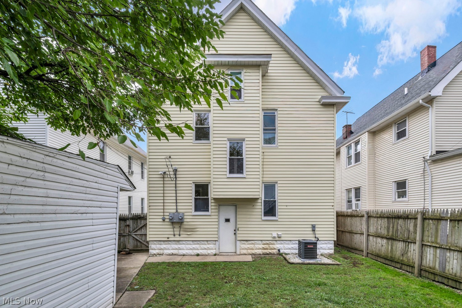 1286 Fry Avenue Lakewood OH 44107