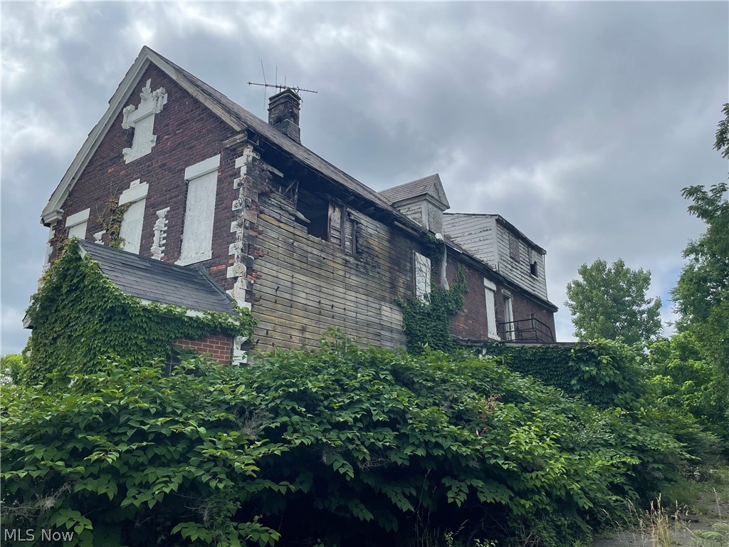 12808 Kinsman Road Cleveland OH 44120