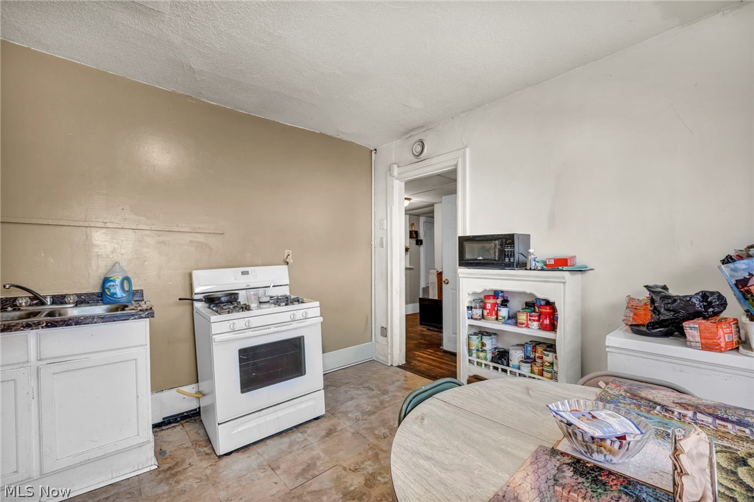 2127 W 100th Street Cleveland OH 44102