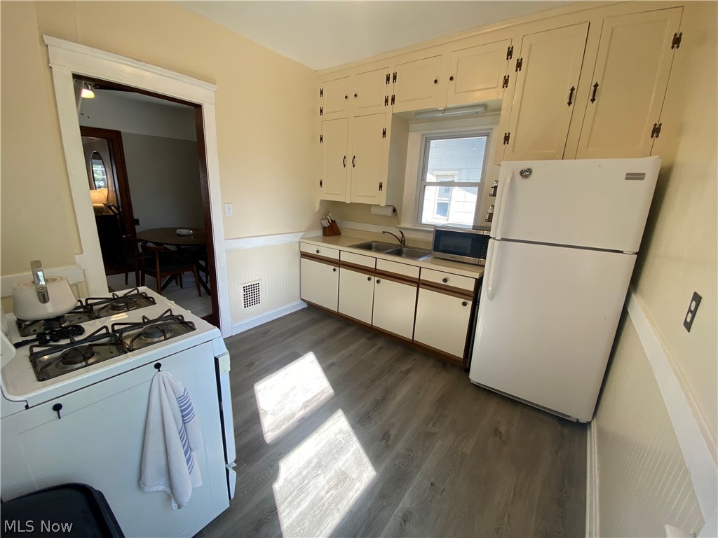1575 Orchard Grove Avenue Lakewood OH 44107