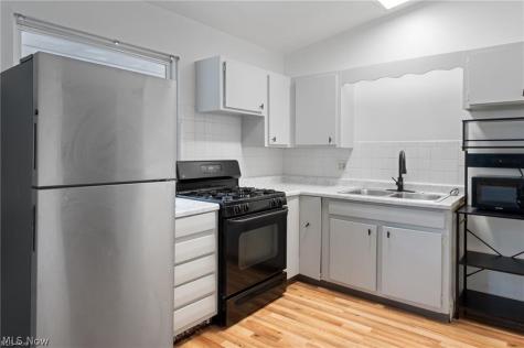 1933 Preston Avenue Akron OH 44305