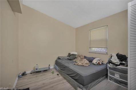 1933 Preston Avenue Akron OH 44305