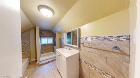 3332 Walton Avenue Cleveland OH 44113