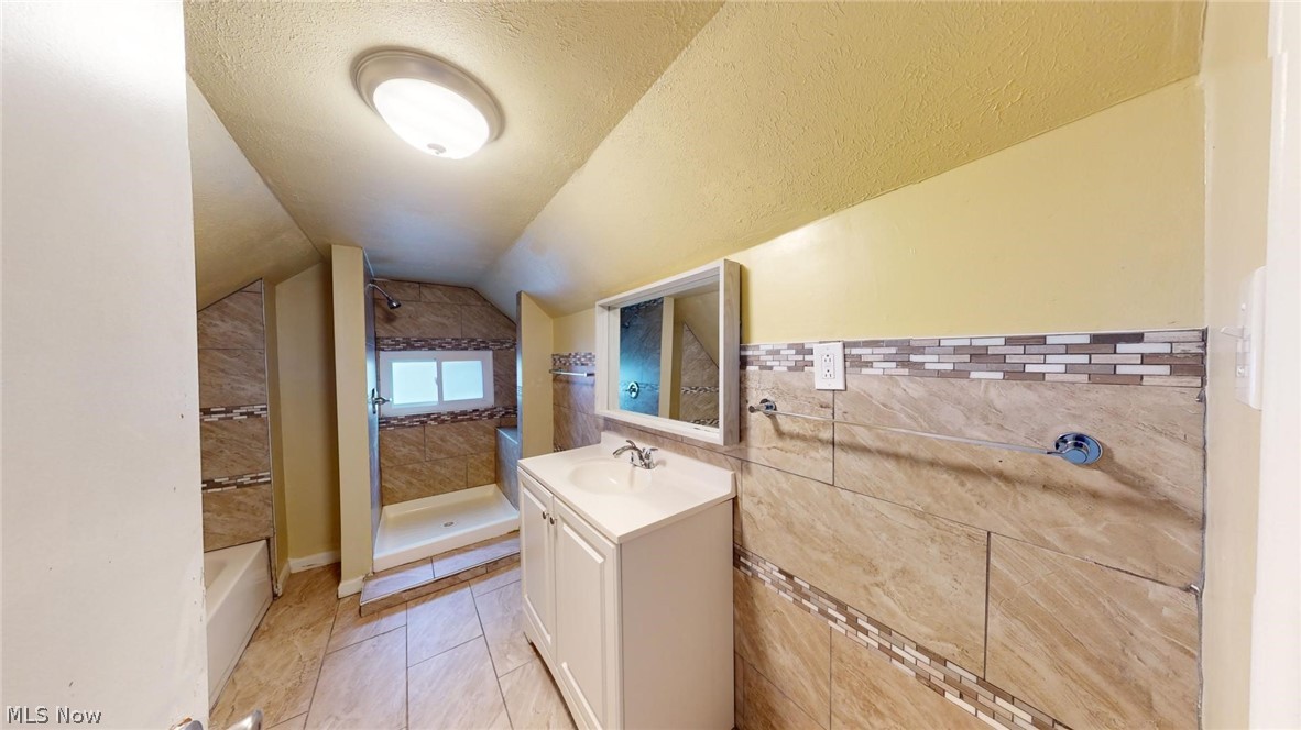 3332 Walton Avenue Cleveland OH 44113