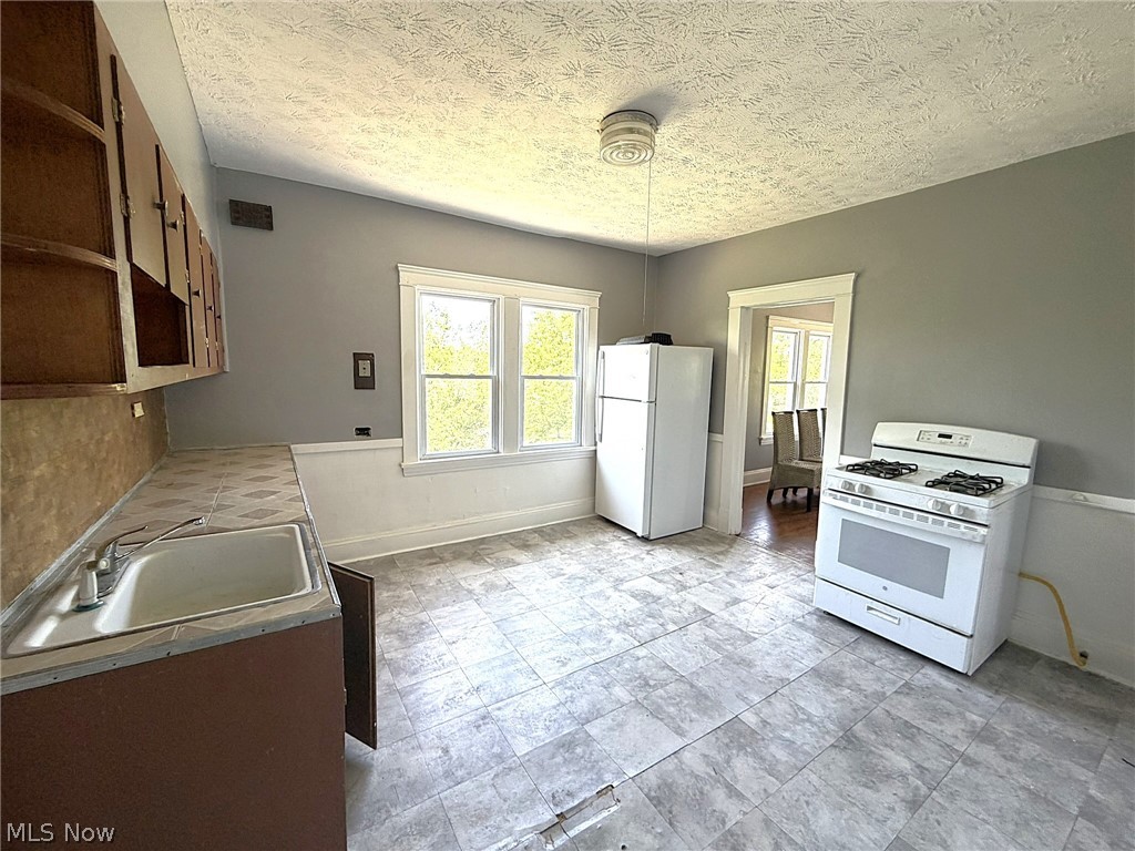 10514 Lamontier Avenue Cleveland OH 44104