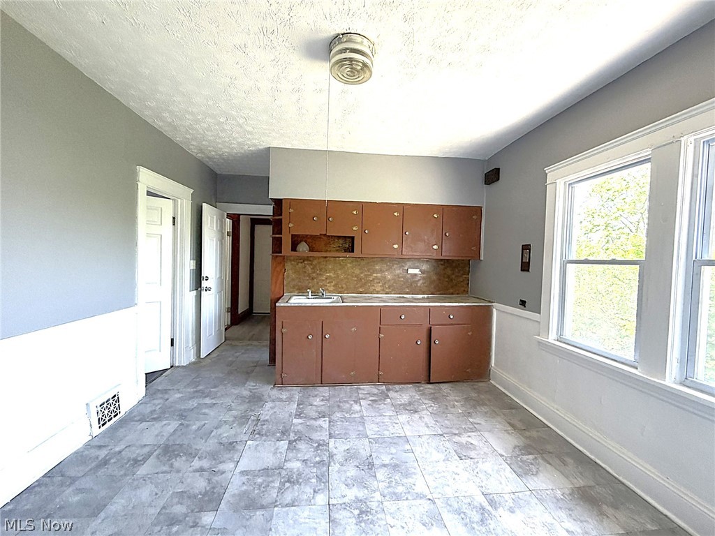 10514 Lamontier Avenue Cleveland OH 44104