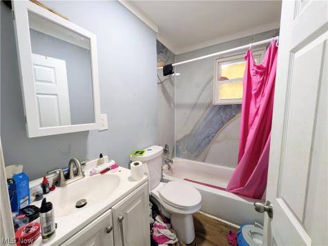 2217 W 104th Street Cleveland OH 44102