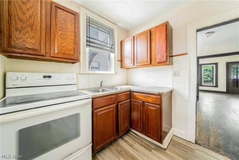 1318 Middle Avenue Elyria OH 44035