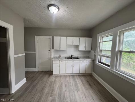 1092 E 169th Street Cleveland OH 44110