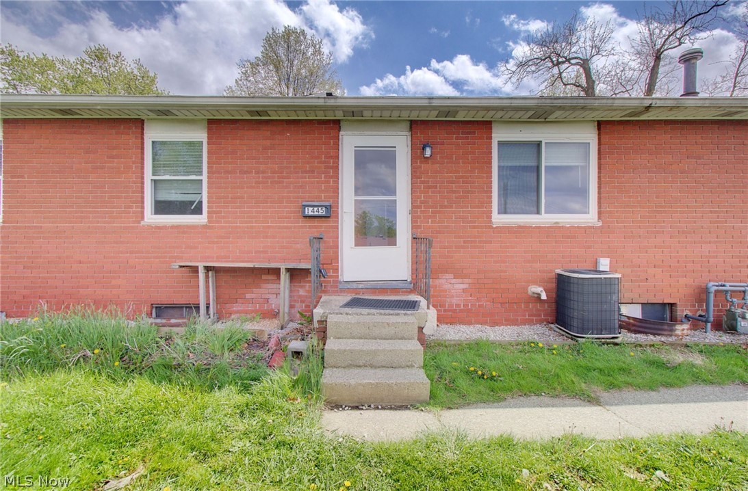 1443-1445 Hyde Park Avenue Akron OH 44310