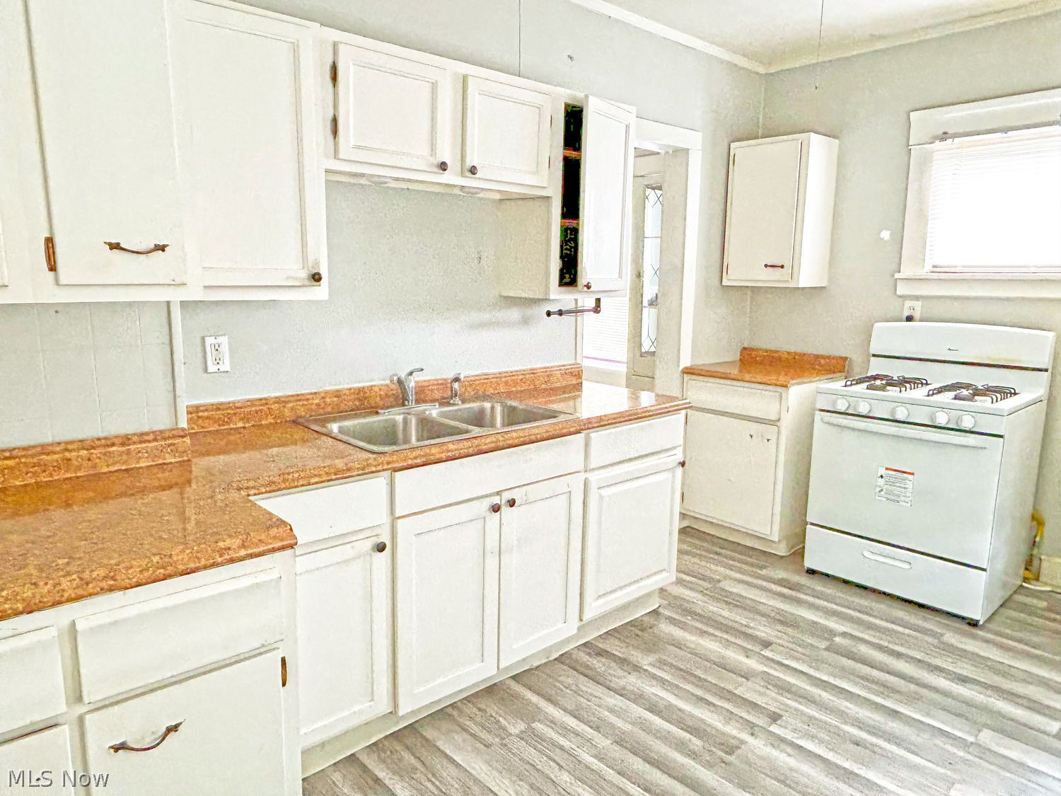 3329 W 99th Street Cleveland OH 44102
