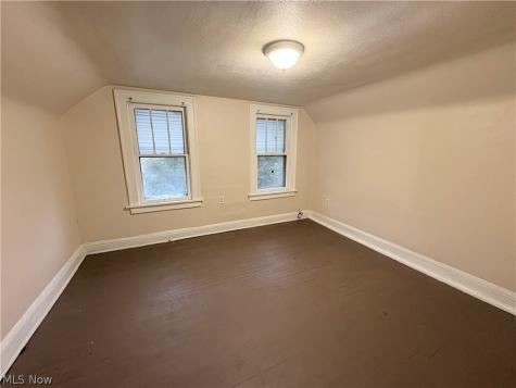1248 Pondview Akron OH 44305