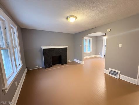 1248 Pondview Akron OH 44305