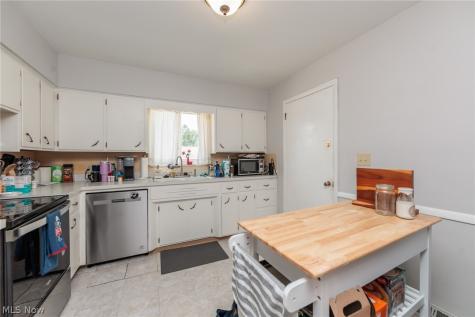 3284-3290 Hudson Drive Cuyahoga Falls OH 44221