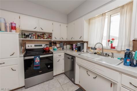 3284-3290 Hudson Drive Cuyahoga Falls OH 44221