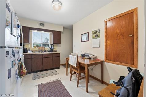 134 Center Road New Franklin OH 44319