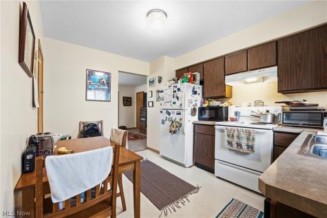 134 Center Road New Franklin OH 44319