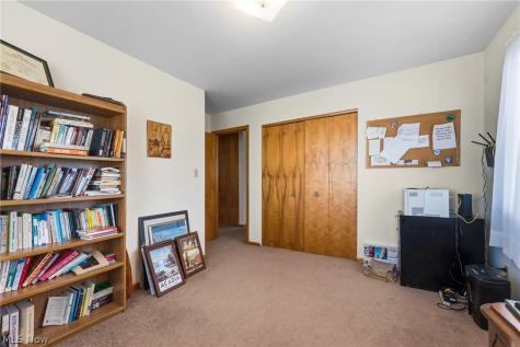134 Center Road New Franklin OH 44319
