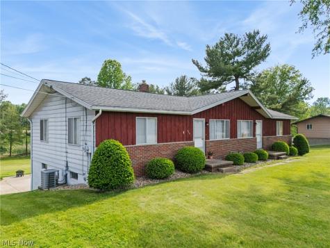 134 Center Road New Franklin OH 44319