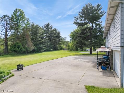 134 Center Road New Franklin OH 44319