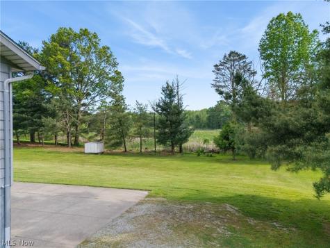 134 Center Road New Franklin OH 44319
