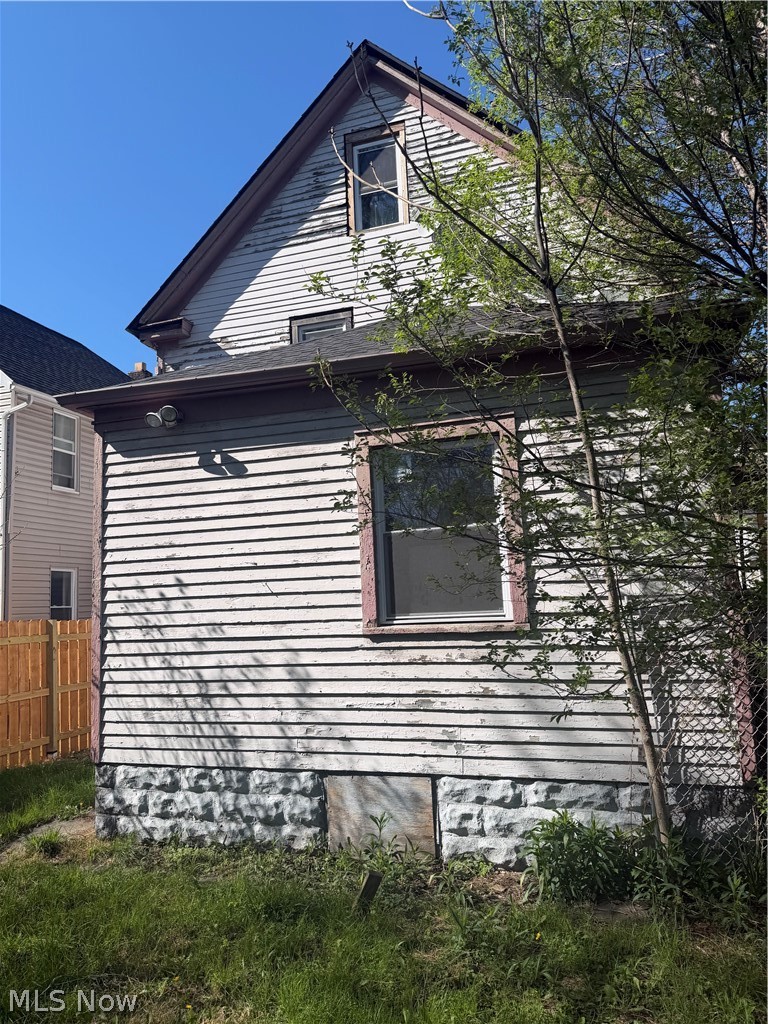 1919 Holmden Avenue Cleveland OH 44109