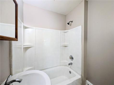 656 Hammel Street Akron OH 44306