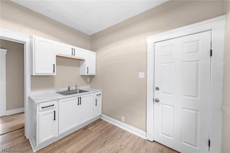 4064 E 136th Street Cleveland OH 44105