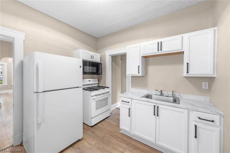 4064 E 136th Street Cleveland OH 44105