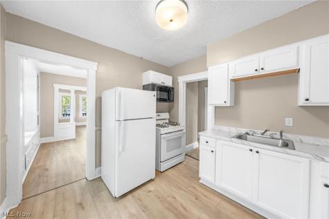 4064 E 136th Street Cleveland OH 44105