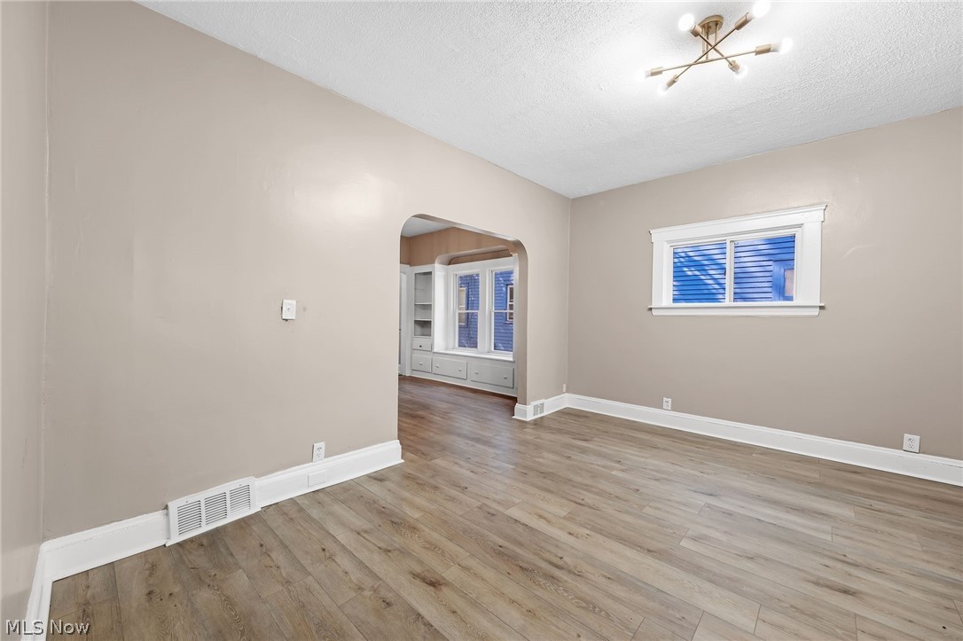 4064 E 136th Street Cleveland OH 44105