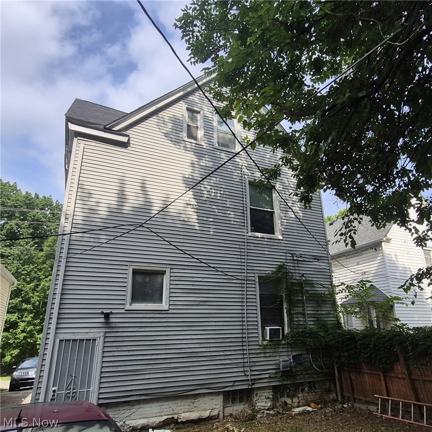 1261 E 99 Street Cleveland OH 44108