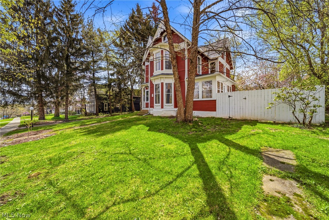 214 N Hambden Street Chardon OH 44024