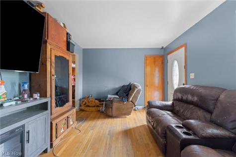 121 E Ralston Avenue Akron OH 44301