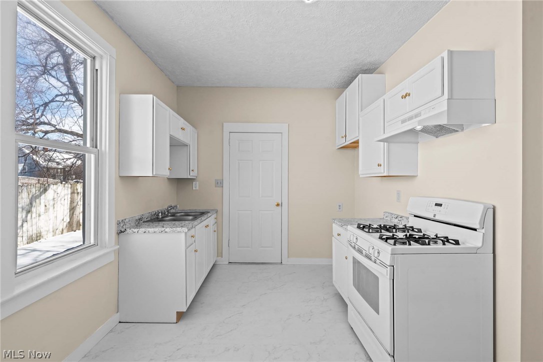 3325 W 98th Street Cleveland OH 44102