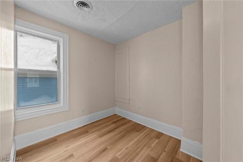 3325 W 98th Street Cleveland OH 44102