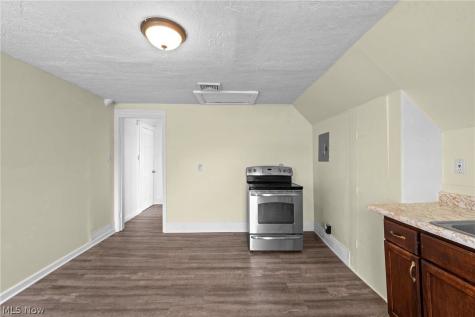 3325 W 98th Street Cleveland OH 44102